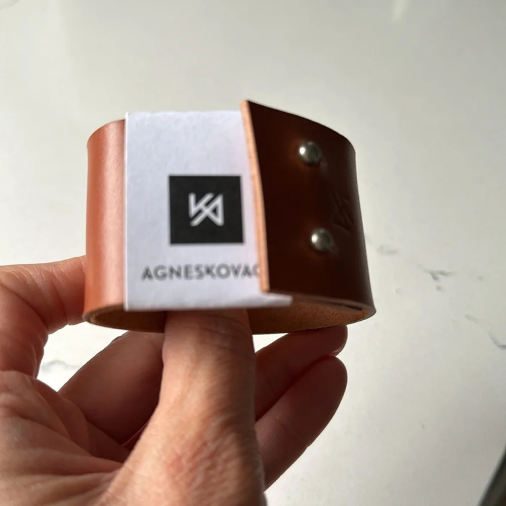 NWT Agnes Kovacs tan leather and silver metal cuff bracelet - Picture 3 of 4